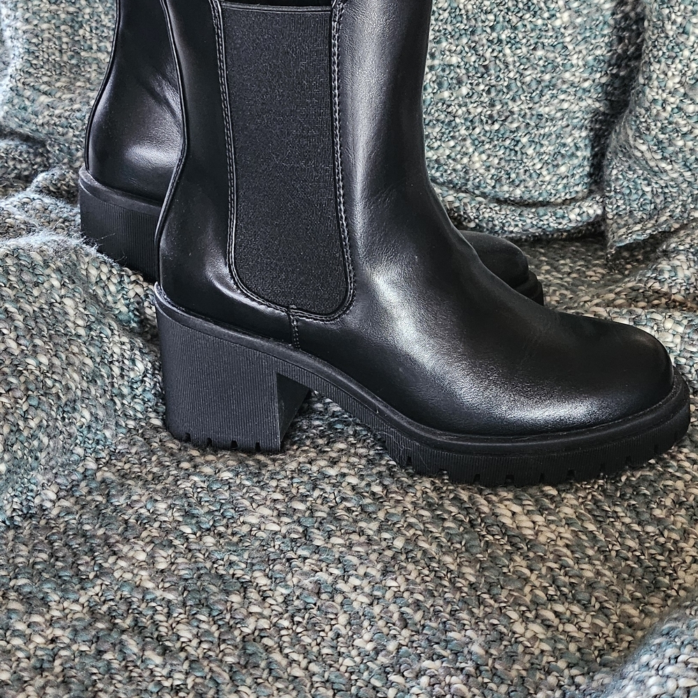 Elegant Black Heeled Boots for Women
